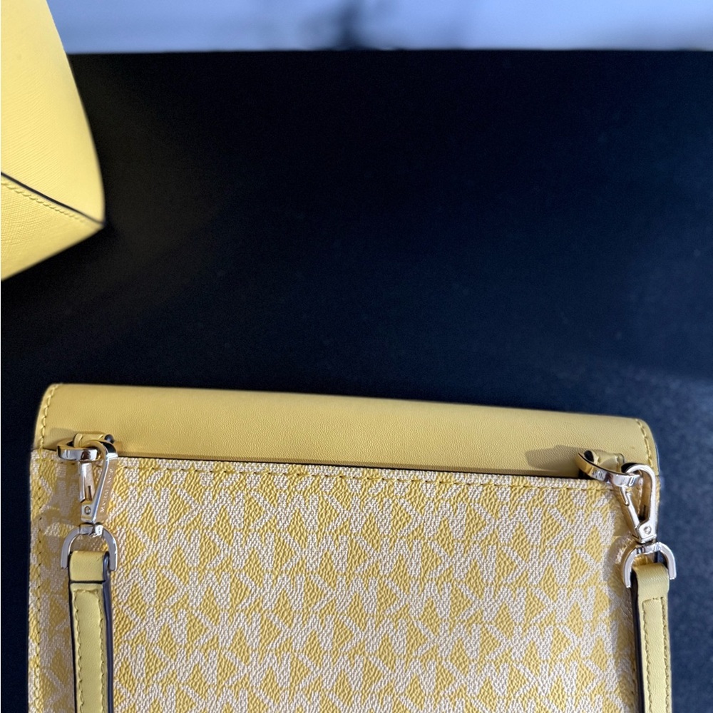NWOT Michael Kors Sunny Yellow Tote and Wallet - Picture 4 of 11